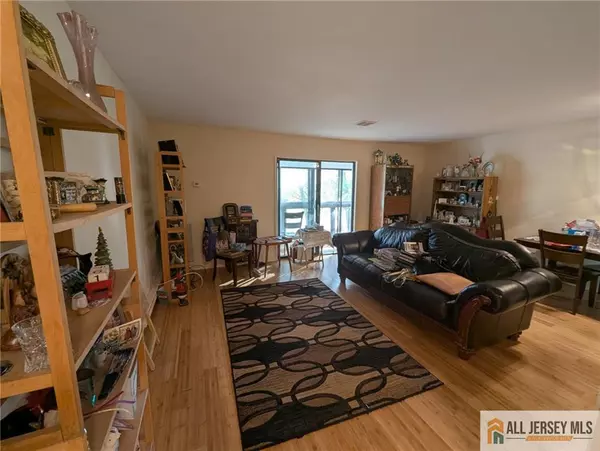 Monroe, NJ 08831,277 Cross DR #2-E