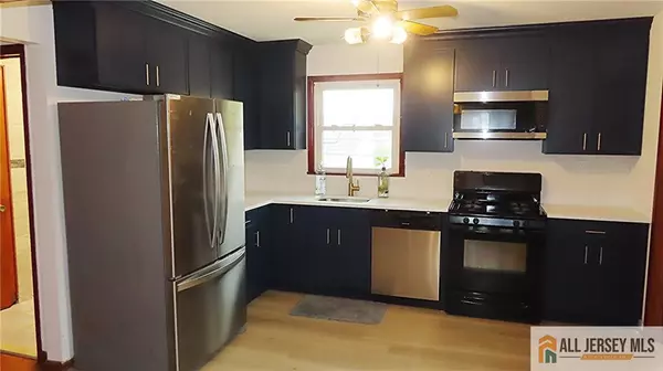 Colonia, NJ 07067,649 Inman AVE #2