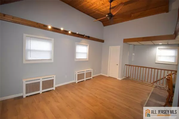 Sayreville, NJ 08872,99 Main ST #E