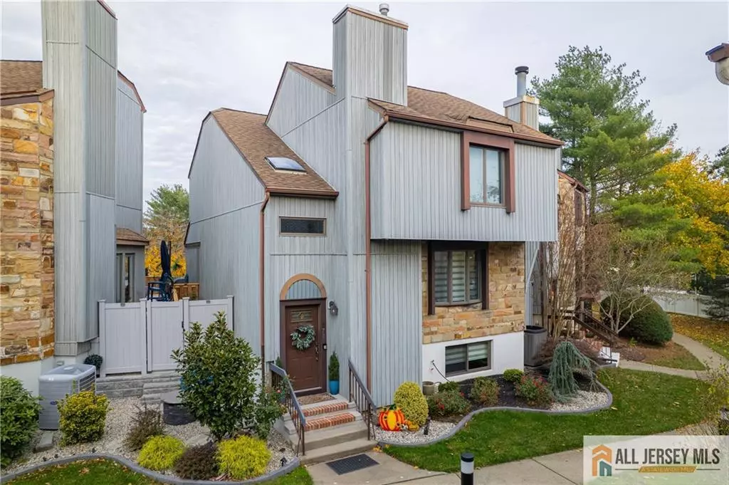 Old Bridge, NJ 08857,270 Silver LN