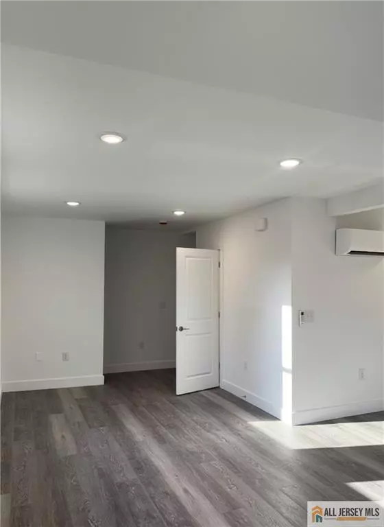 Dunellen, NJ 08812,1790 W 4th ST #1