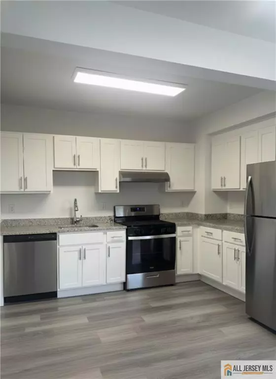 Dunellen, NJ 08812,1790 W 4th ST #2