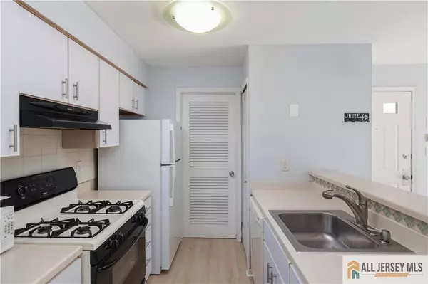 East Brunswick, NJ 08816,273 Crosspointe DR #273