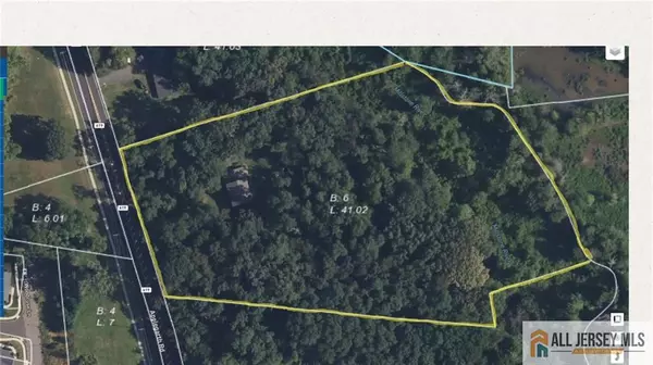 123 Applegarth RD, Monroe, NJ 08831