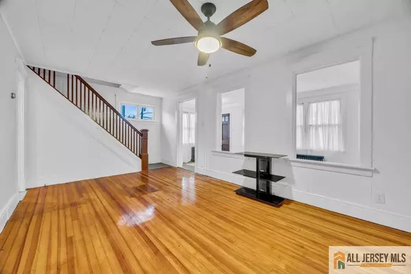 Edison, NJ 08837,34 Maple AVE