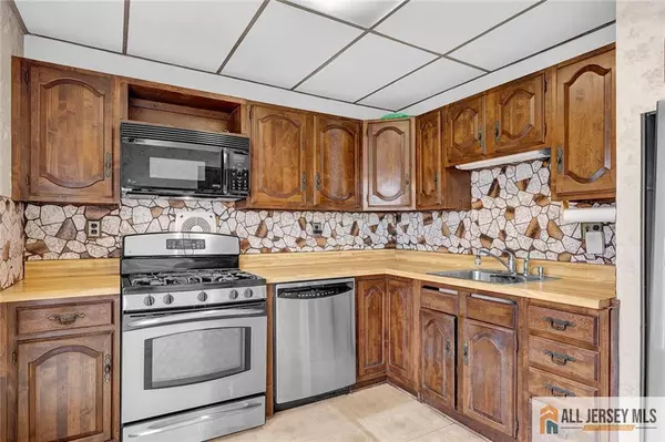 Carteret, NJ 07008,85 Whitman ST