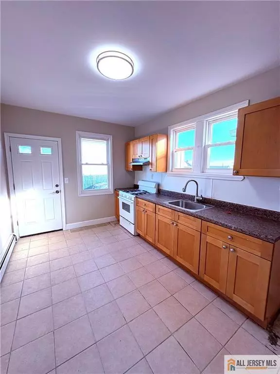 Perth Amboy, NJ 08861,402 Lawrence ST