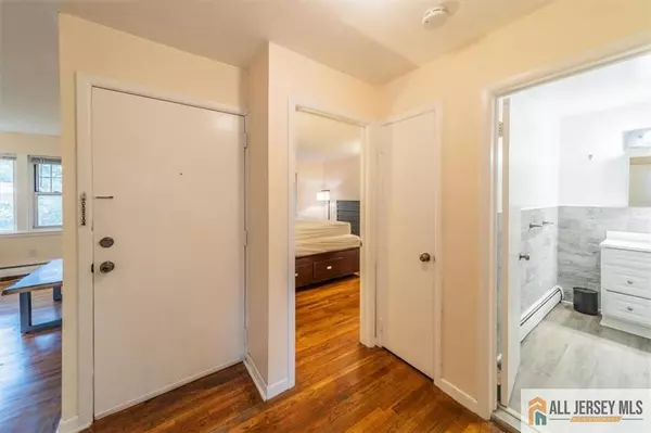 East Windsor, NJ 08512,132 The Orchard #L