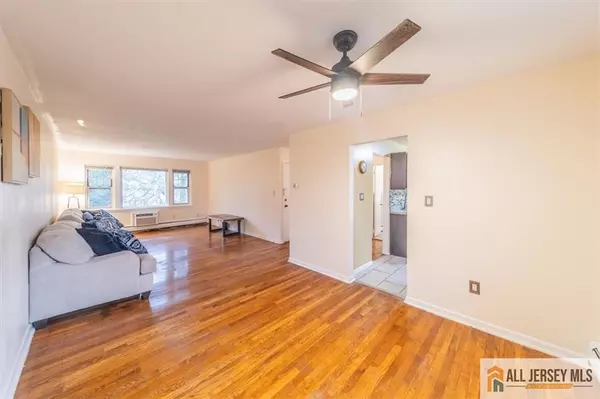 East Windsor, NJ 08512,132 The Orchard #L