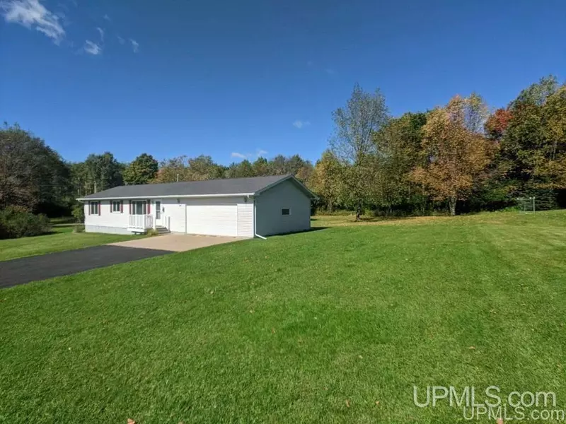 110 W Hunter Rd, Iron River, MI 49935