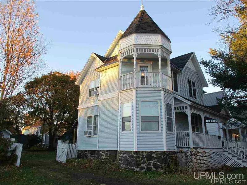 441 Pewabic St, Laurium, MI 49913