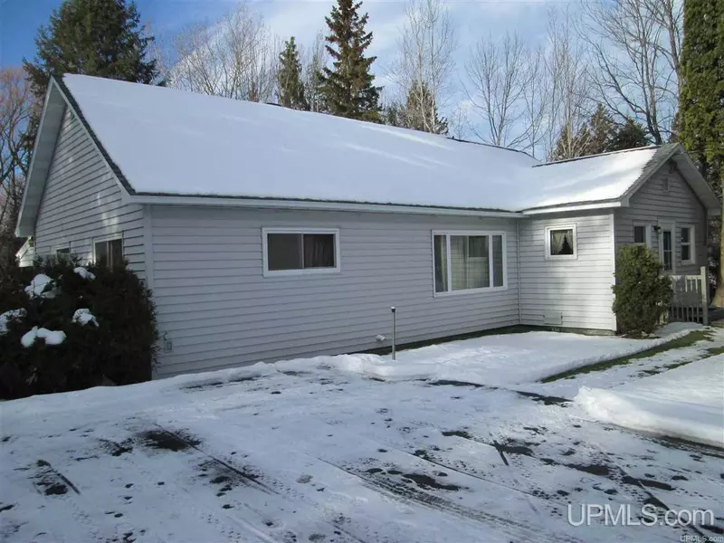 114 Tamarack Ln, Ontonagon, MI 49953