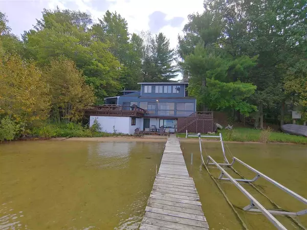 Traverse City, MI 49685,639 N South Long Lake Road