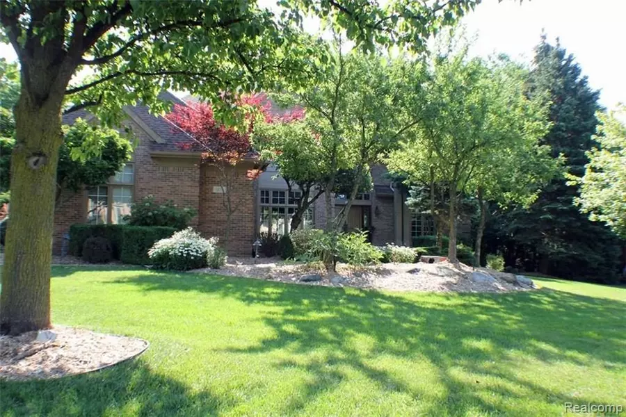 1818 WESTRIDGE Drive, Rochester Hills, MI 48306 3275