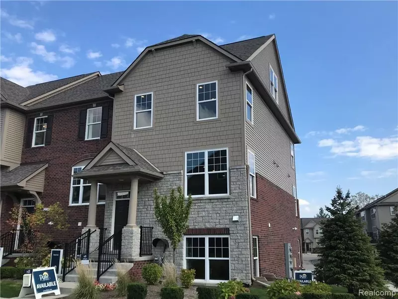 2710 Helmsdale Circle, Rochester Hills, MI 48307