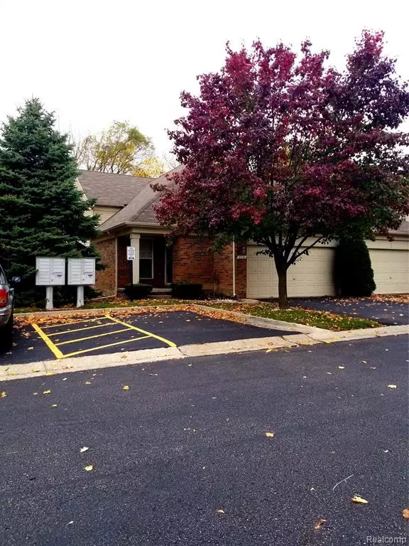 172 LEGACY PARK Circle, Dearborn Heights, MI 48127 3485