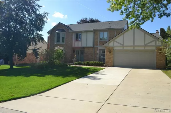 Rochester Hills, MI 48309 1136,72 STONETREE Circle