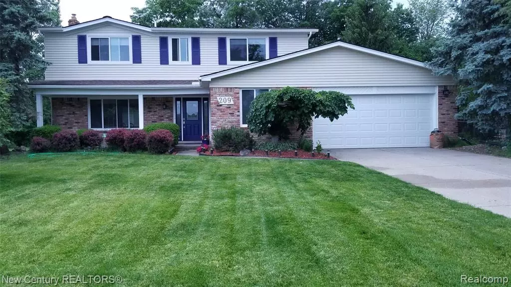 209 ROSE BRIER Drive, Rochester Hills, MI 48309 1124