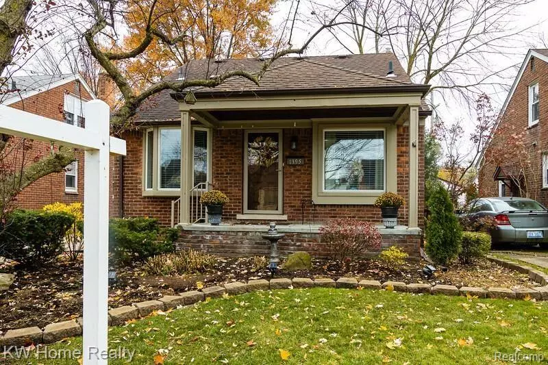 1395 ALINE Drive, Grosse Pointe Woods, MI 48236 1020