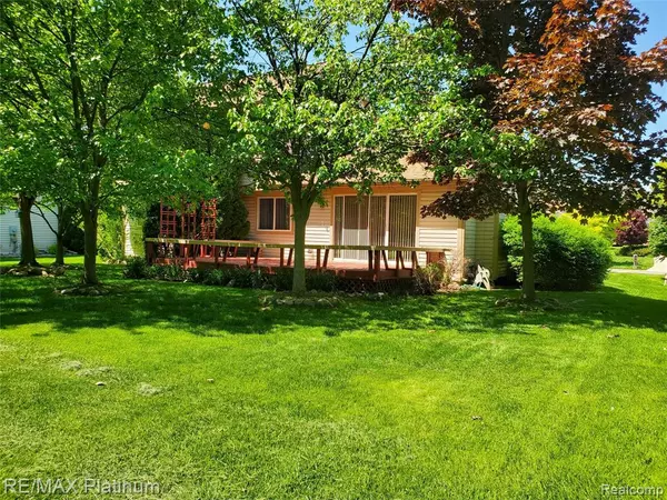 Howell, MI 48855 6821,1003 OAK CLUSTER Court