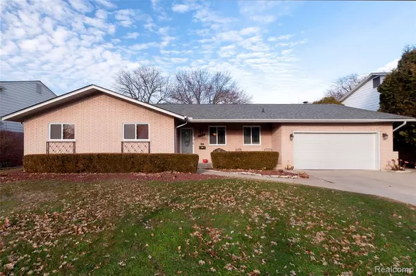 Grosse Pointe Woods, MI 48236 1279,750 CANTERBURY Road