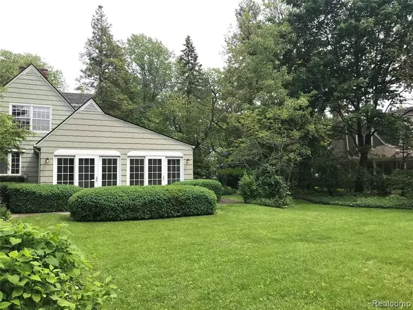 Birmingham, MI 48009 1265,763 PILGRIM Avenue