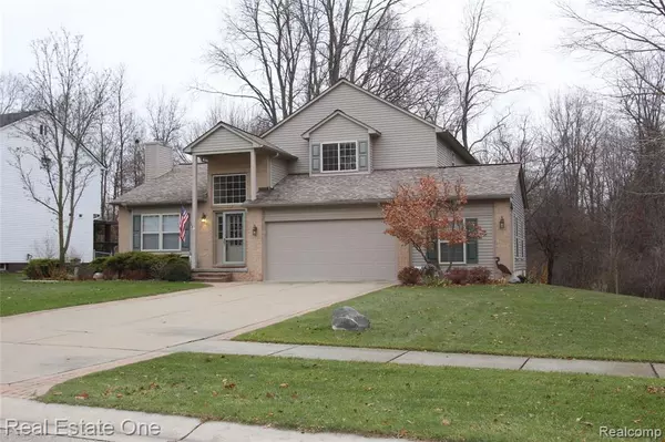 Waterford, MI 48327 3773,7202 EAGLE LANDINGS Lane