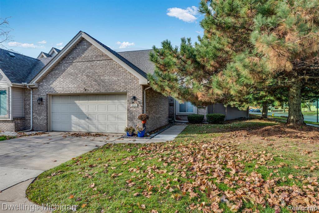 Wyandotte, MI 48192 3216,1010 BIDDLE Avenue