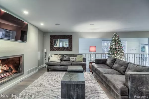 Rochester, MI 48307 1520,360 LINWOOD Avenue