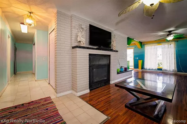 Rockwood, MI 48173 9696,20350 HURON RIVER Drive