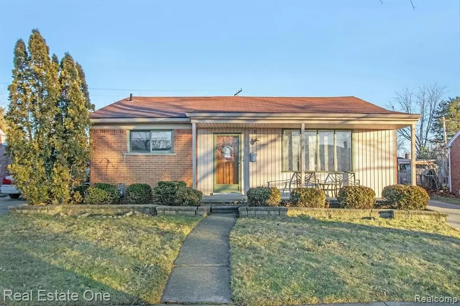 6924 CRESTWOOD Street, Dearborn Heights, MI 48127 1998