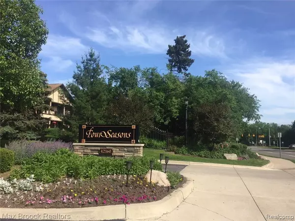 Bloomfield Hills, MI 48304 5161,42160 WOODWARD Avenue