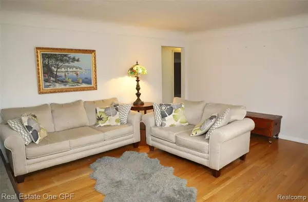 Harper Woods, MI 48225 1760,19984 HELEN Avenue