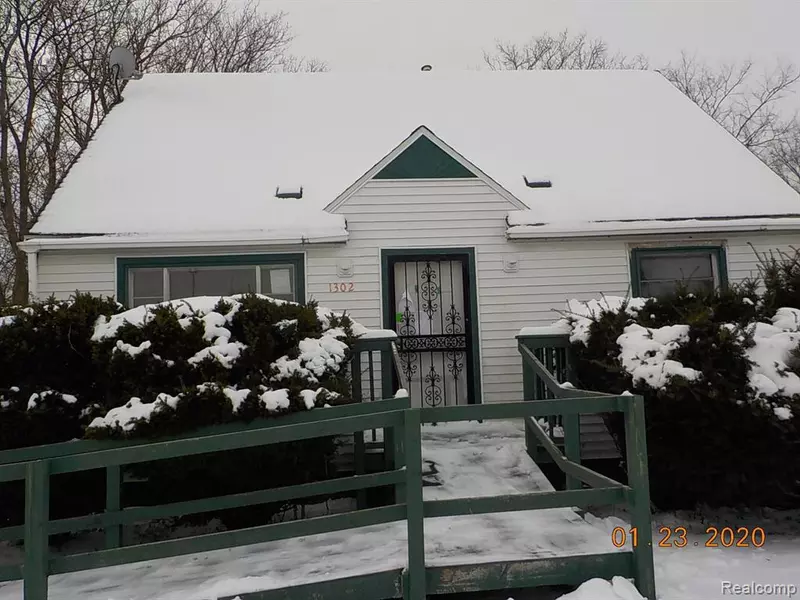1302 E KURTZ Avenue, Flint, MI 48505 1765
