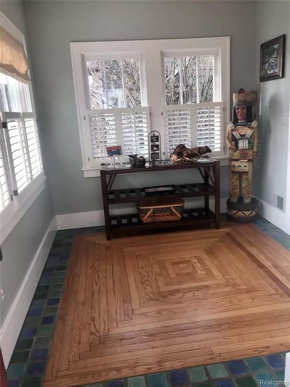 Birmingham, MI 48009 1616,536 HANNA Street