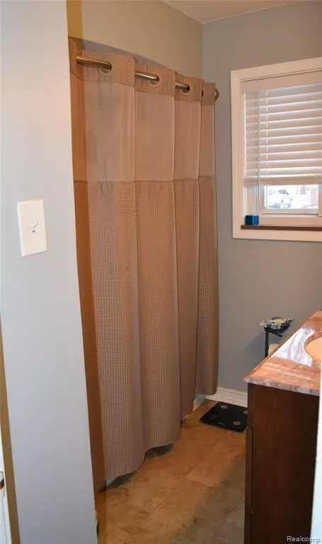 Taylor, MI 48180 8101,24420 CROWLEY Street