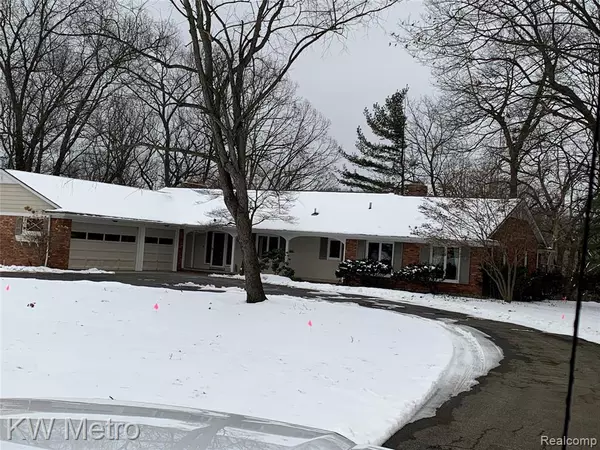 Bloomfield Hills, MI 48301 3532,7329 LINDENMERE Drive