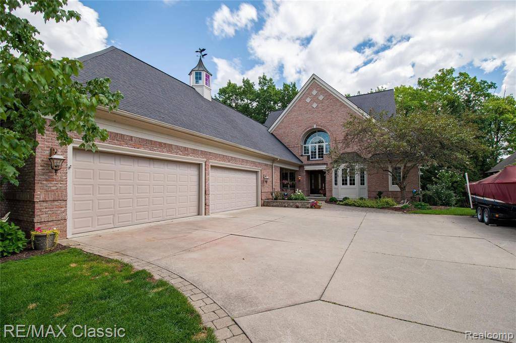 3345 LAKEWOOD SHORES Drive, Howell, MI 48843