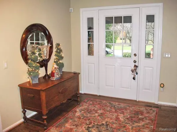 Beverly Hills, MI 48025 2854,20100 VILLAGE Drive