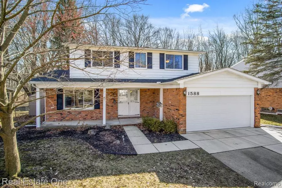 1588 OAKCREST Drive, Troy, MI 48083 5336