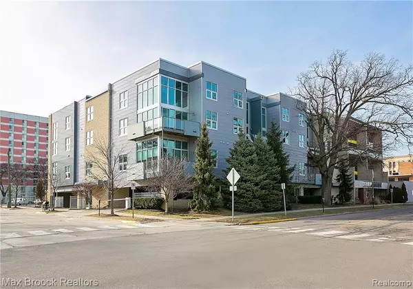 Royal Oak, MI 48067 2755,614 S TROY Street