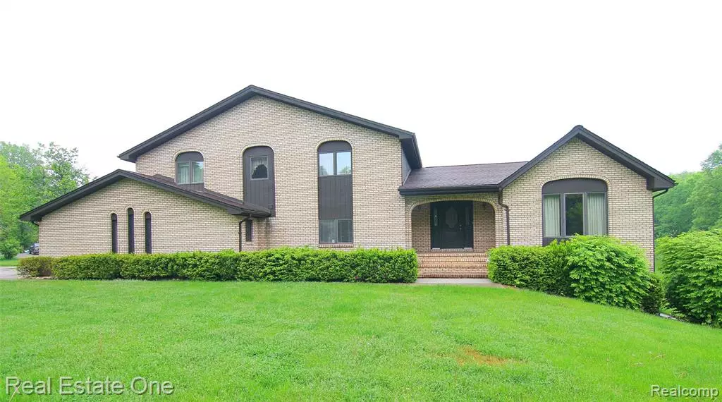 925 E BUNO, Milford, MI 48381-3200