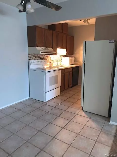 Rochester, MI 48307 1652,803 PLATE ST UNIT 210