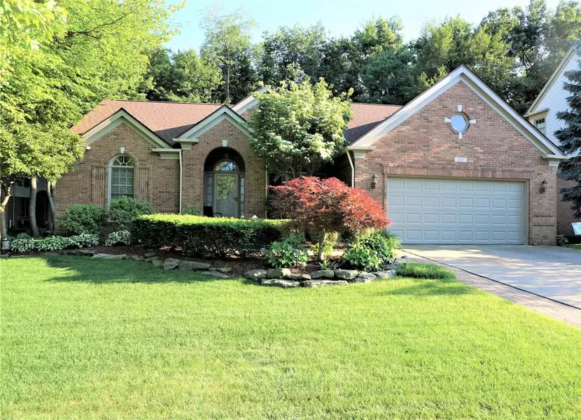 2685 CANOE CIRCLE Drive, Lake Orion, MI 48360 1888