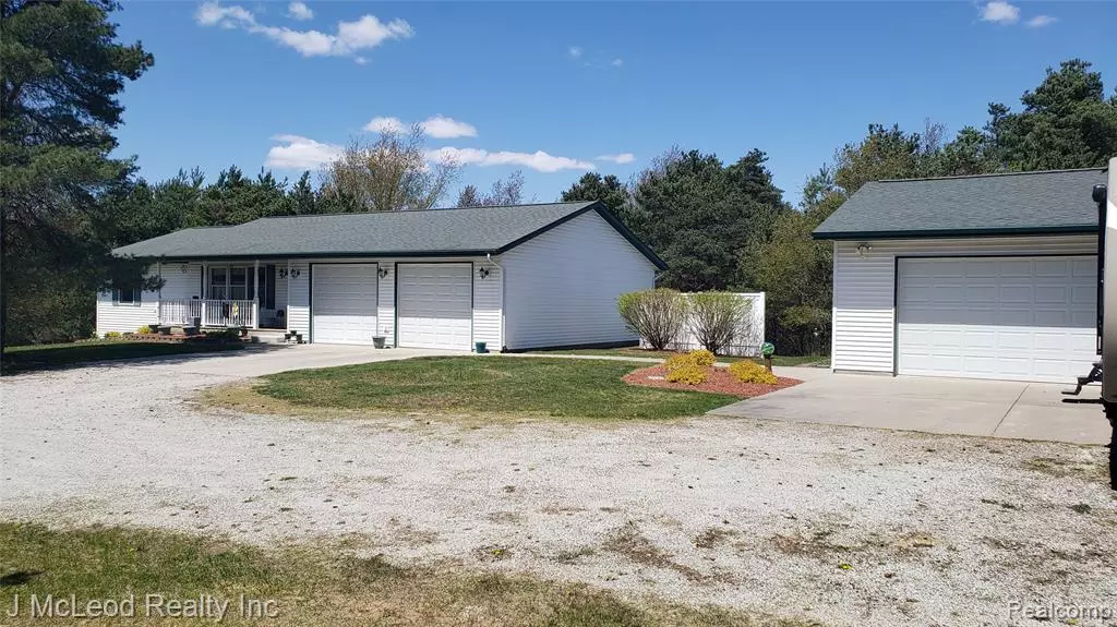 1443 BLACKMORE RD, Mayville, MI 48744-