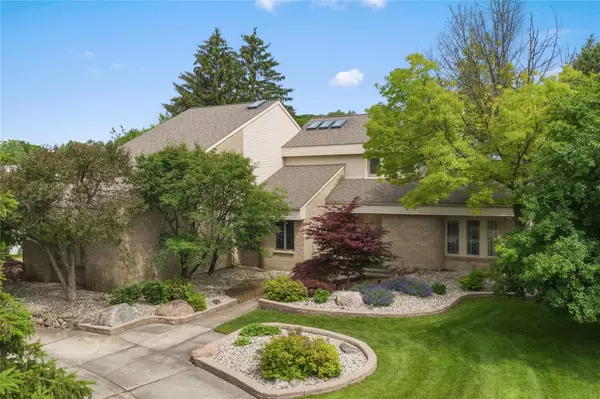 2136 FAWNWOOD Way, Bloomfield Hills, MI 48302 1614