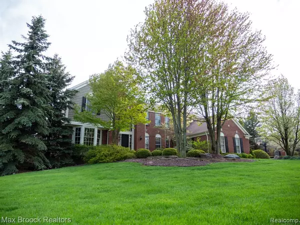 Rochester, MI 48306 4940,5740 STONEHAVEN Boulevard