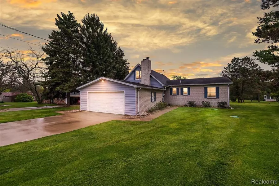 4947 CHIPPEWA Court, Owosso, MI 48867 9735