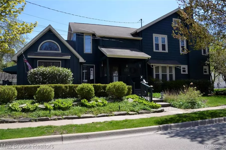 815 MADISON Street, Birmingham, MI 48009 5746