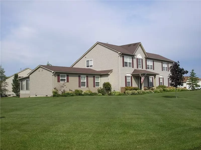 8080 HIDDEN PONDS Drive, Grand Blanc, MI 48439 7233